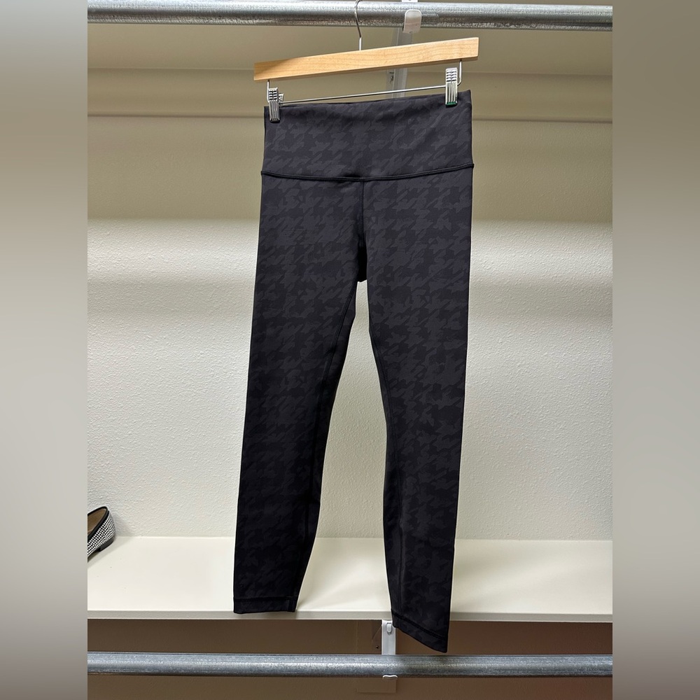 Lululemon Wunder Train High-Rise
Tight 25"